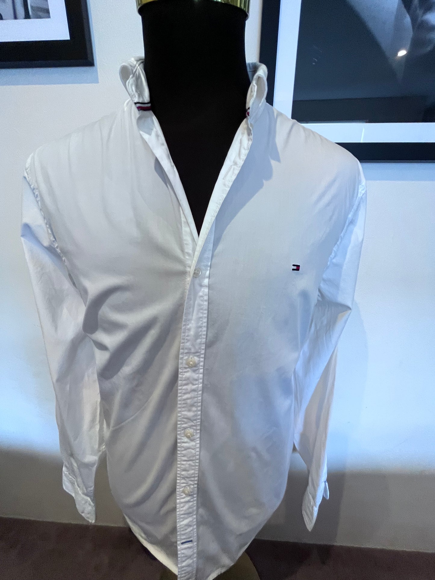 Tommy Hilfiger 100% Cotton White Shirt Size XL Slim Fit Stretch Button Down Collar