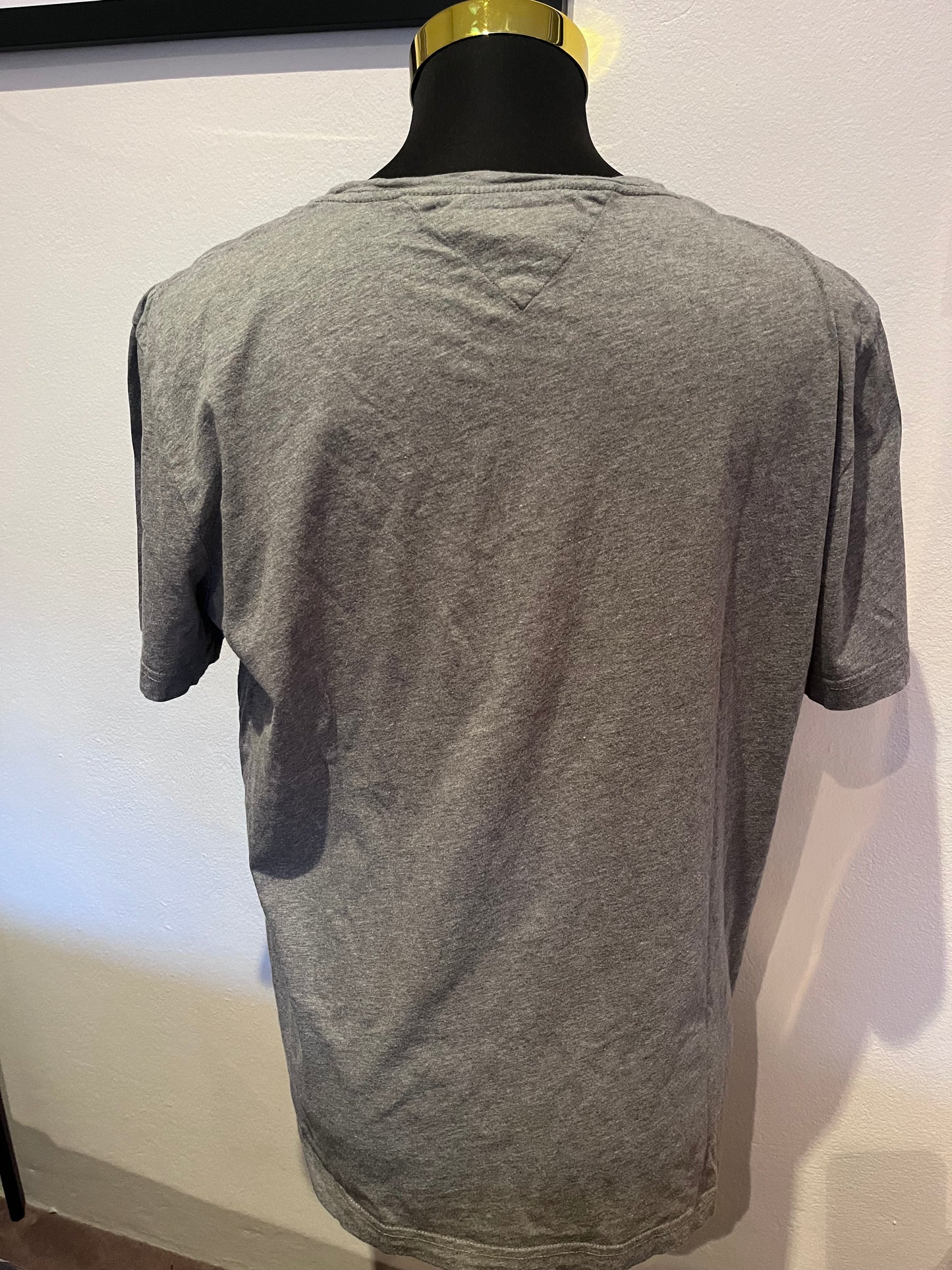 Tommy Hilfiger 100% Organic Cotton Grey Logo Print Tee Size XXL fits more like an XL