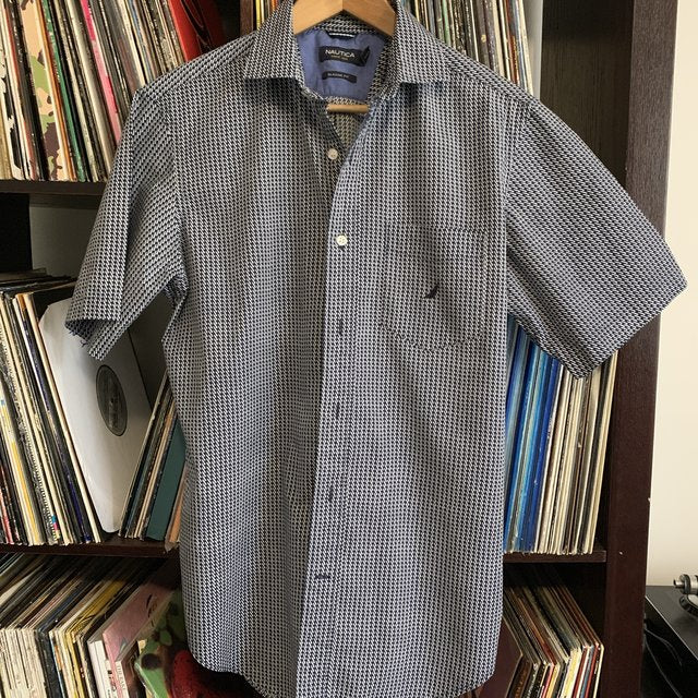 Nautica Short Sleeve Summer Shirt Size Small will fit Medium