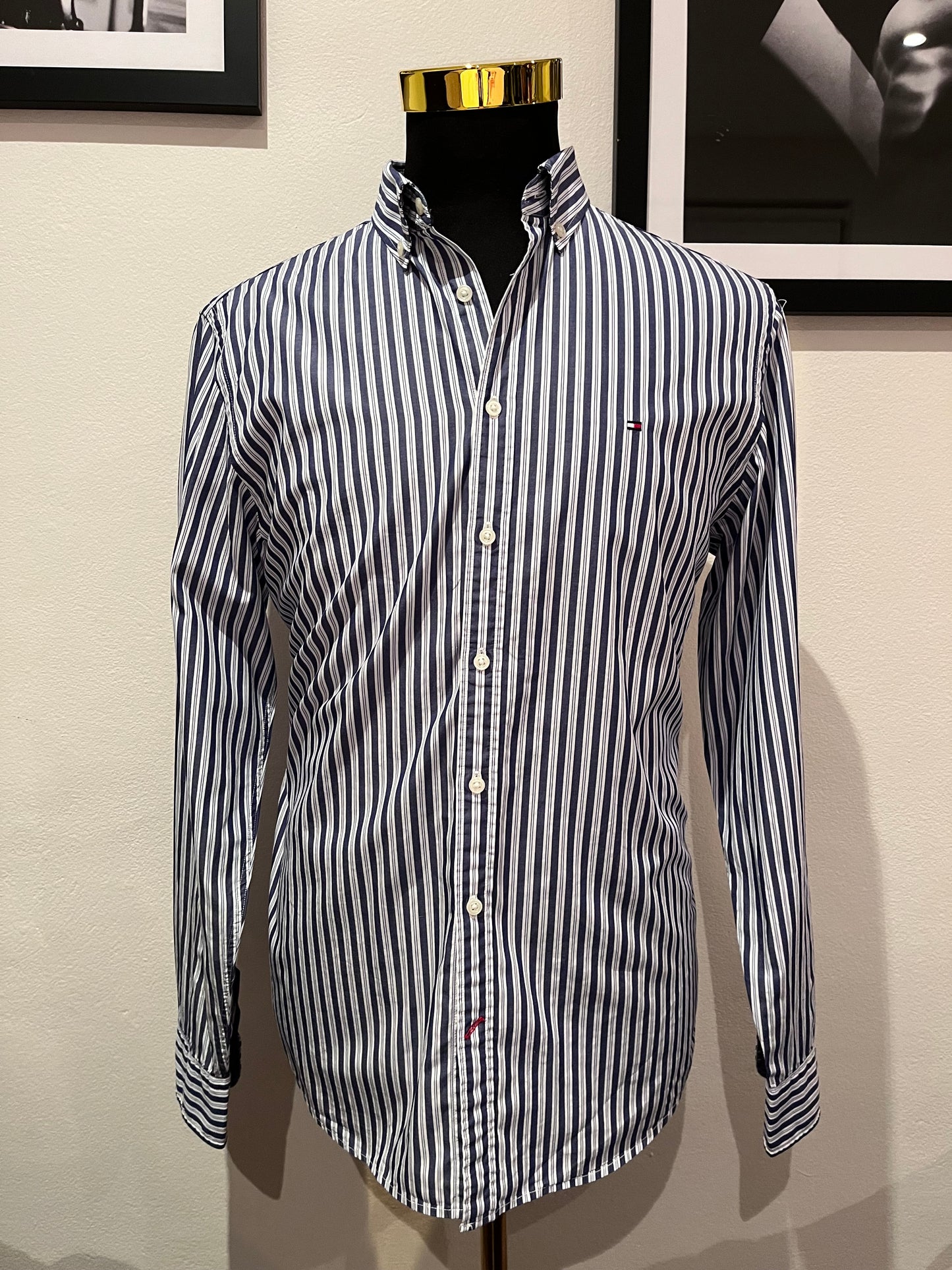 Tommy Hilfiger New York Fit 100% Cotton Blue White Stripe Shirt Size Large