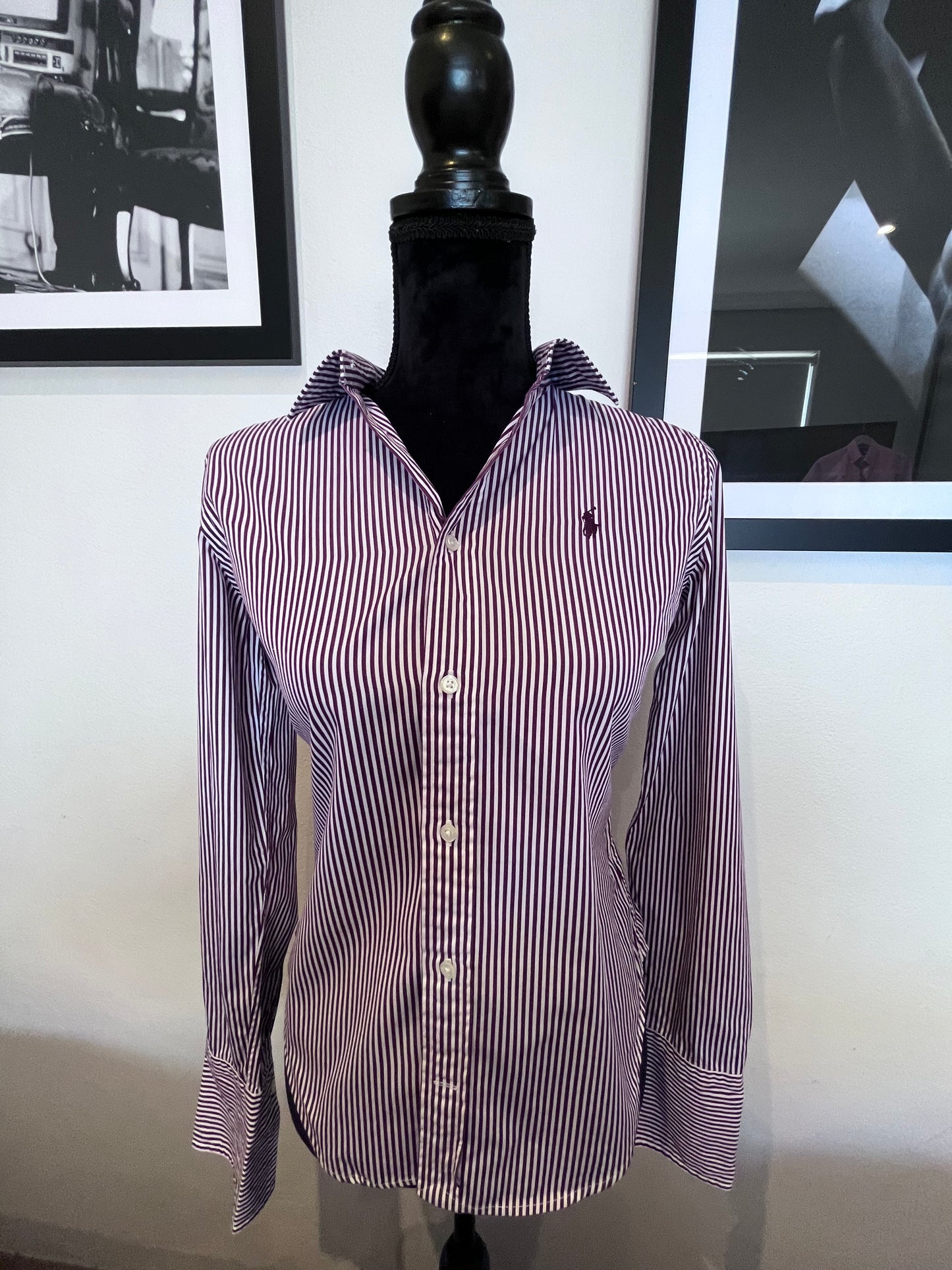 Ralph Lauren Women’s 100% Cotton Burgundy White Stripe Shirt Slim Fit Size 8 

Garment is in excellent condition 

#ralphlauren #ralphlaurenwoman