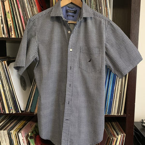 Nautica Short Sleeve Summer Shirt Size Small will fit Medium